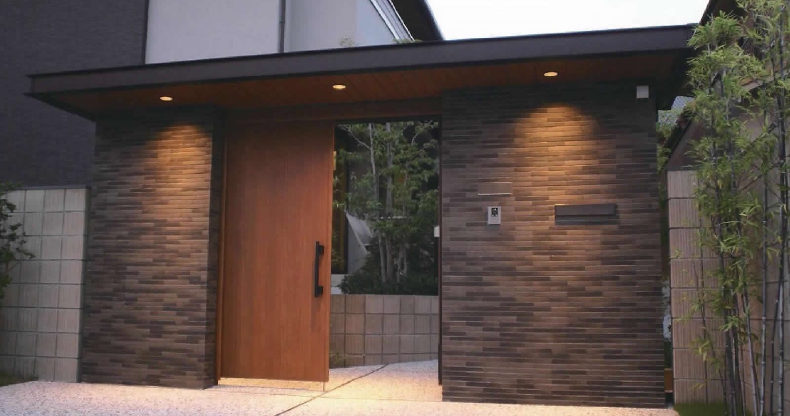 屋根のある門構え