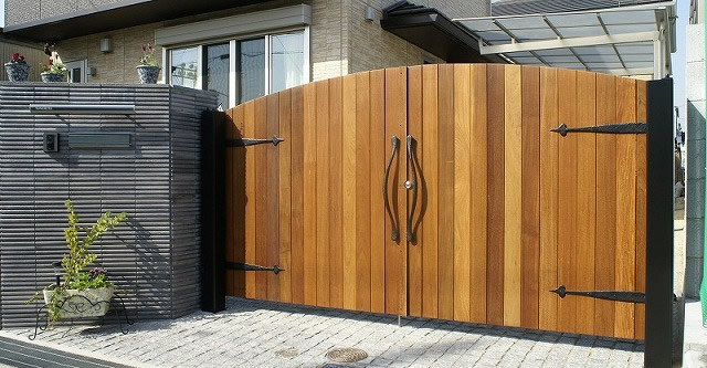 手作り木製門扉