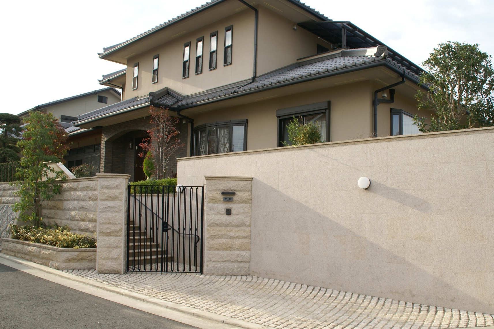 御影石の門構え［茨木市の家］外構工事