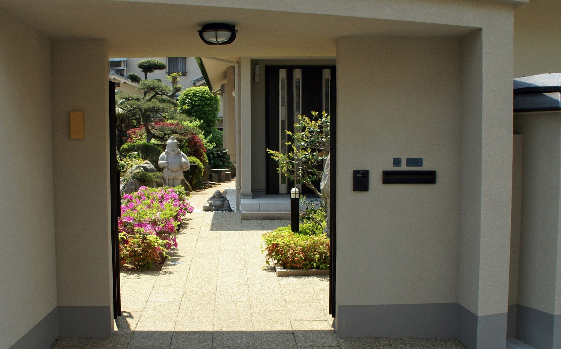 お住まいと一体化した門構え［吹田市の外構工事、造園工事］ サブ画像