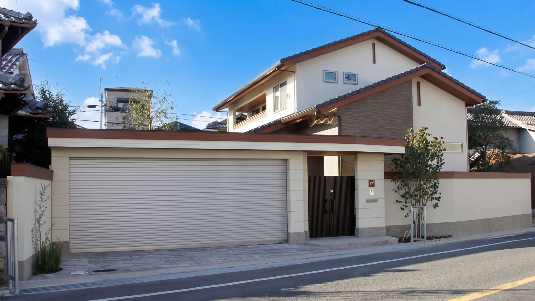 お住まいを引き立たせる屋根つき門構え［岸和田市の外構工事、造園工事］