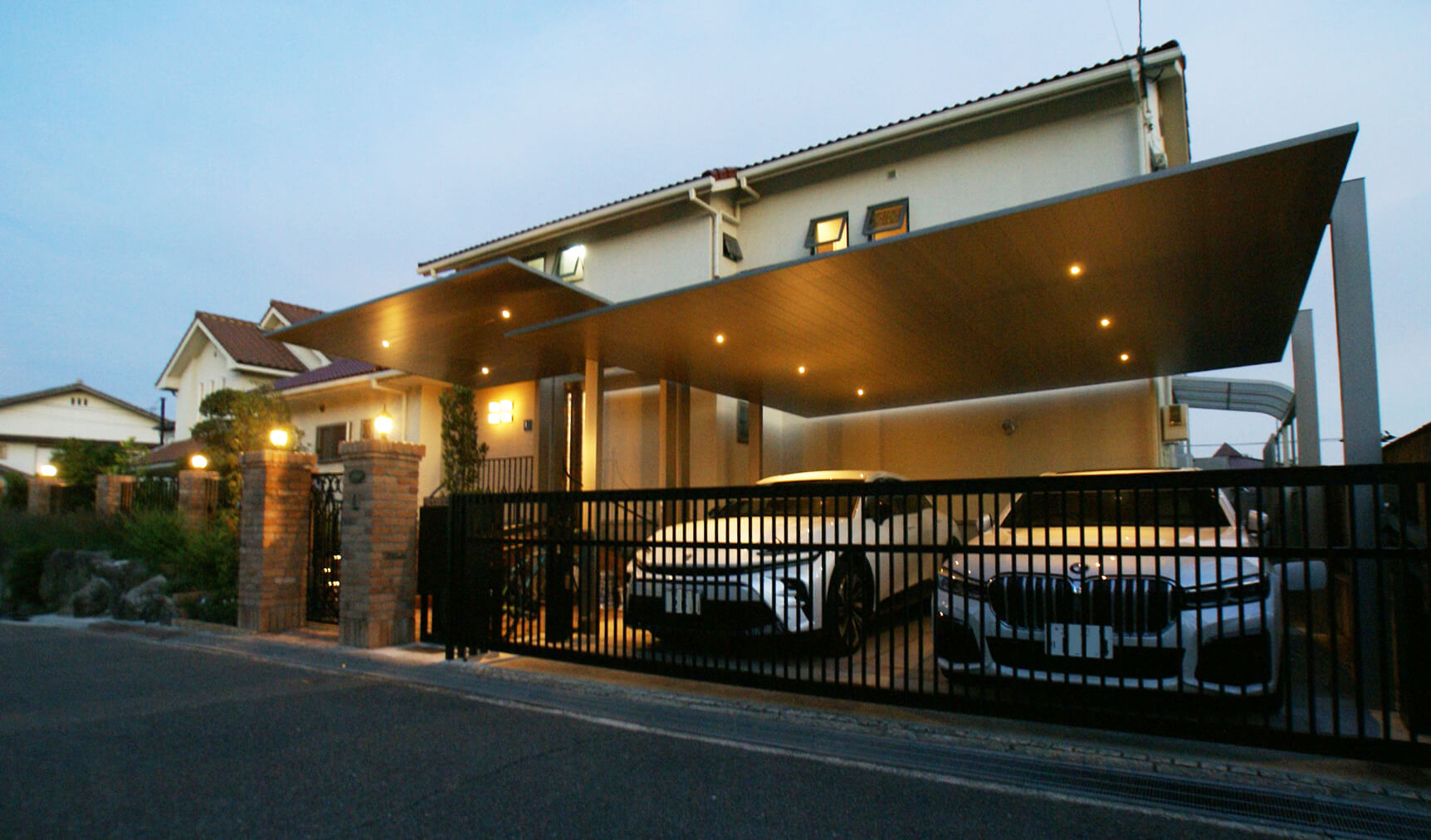 南欧風邸宅のファサード　吹田市の外構工事 サブ画像