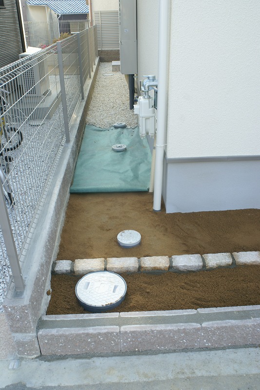 おしゃれな大理石の門柱［箕面市の外構工事、造園工事］ サブ画像