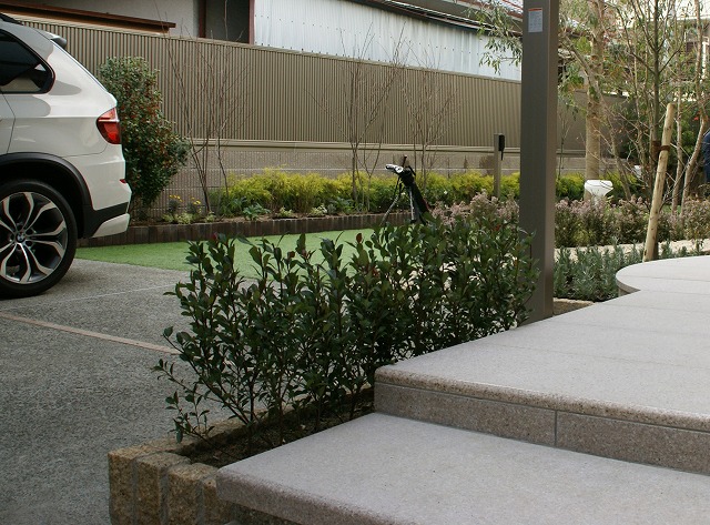 お住まいを引き立たせる屋根つき門構え［岸和田市の外構工事、造園工事］ サブ画像