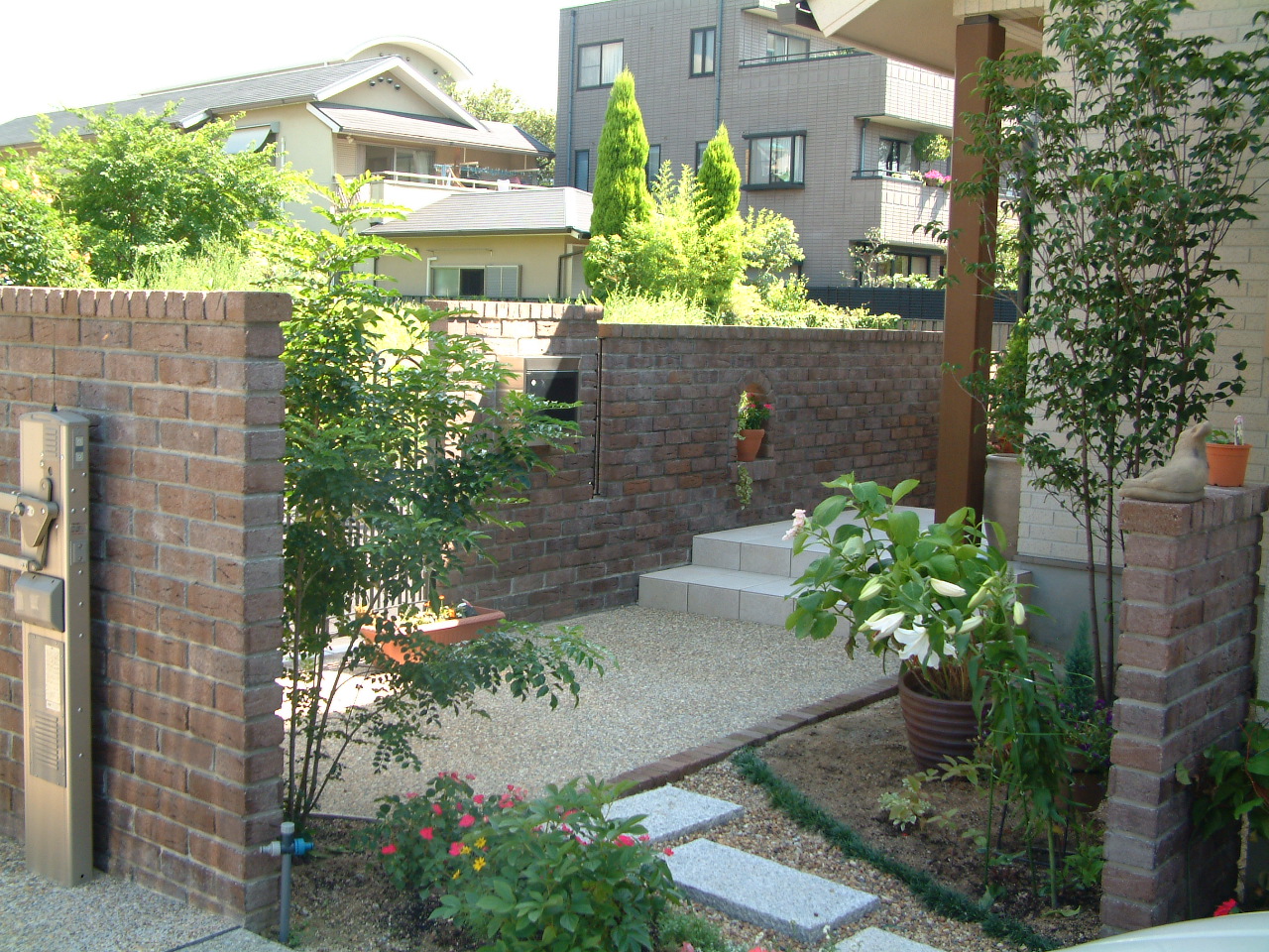 レンガのエクステリア［芦屋市の外構工事、造園工事］ サブ画像